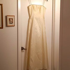 Beautiful Yellow Prom/Formal Dress - Size 3/4